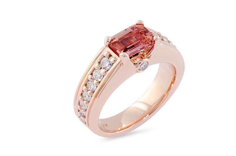 Padparadscha-tone sapphire ring in rose gold