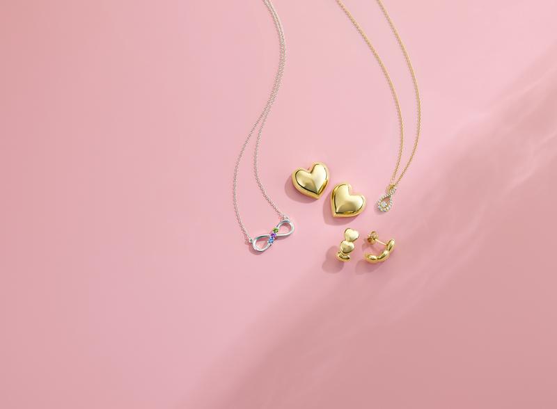 Gold heart pendant necklace and stud earrings