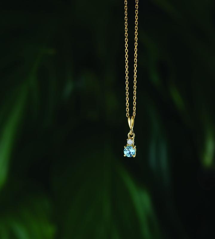 Aquamarine pendant necklace in yellow gold